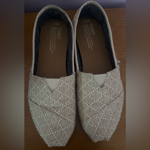 TOMS slip on shoes - Picture 2 of 3